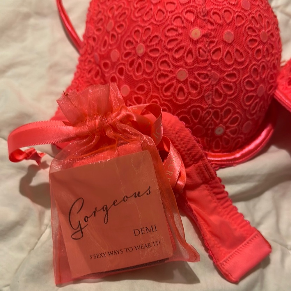 Victoria's Secret Pink Full Coverage Lace Bra - Picture 9 of 9